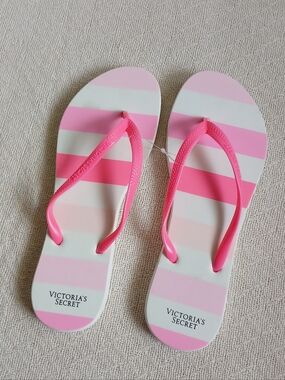 victorias secret ♡ flip flops medium 7/8 beach pool y2k angel 2000s striped sand